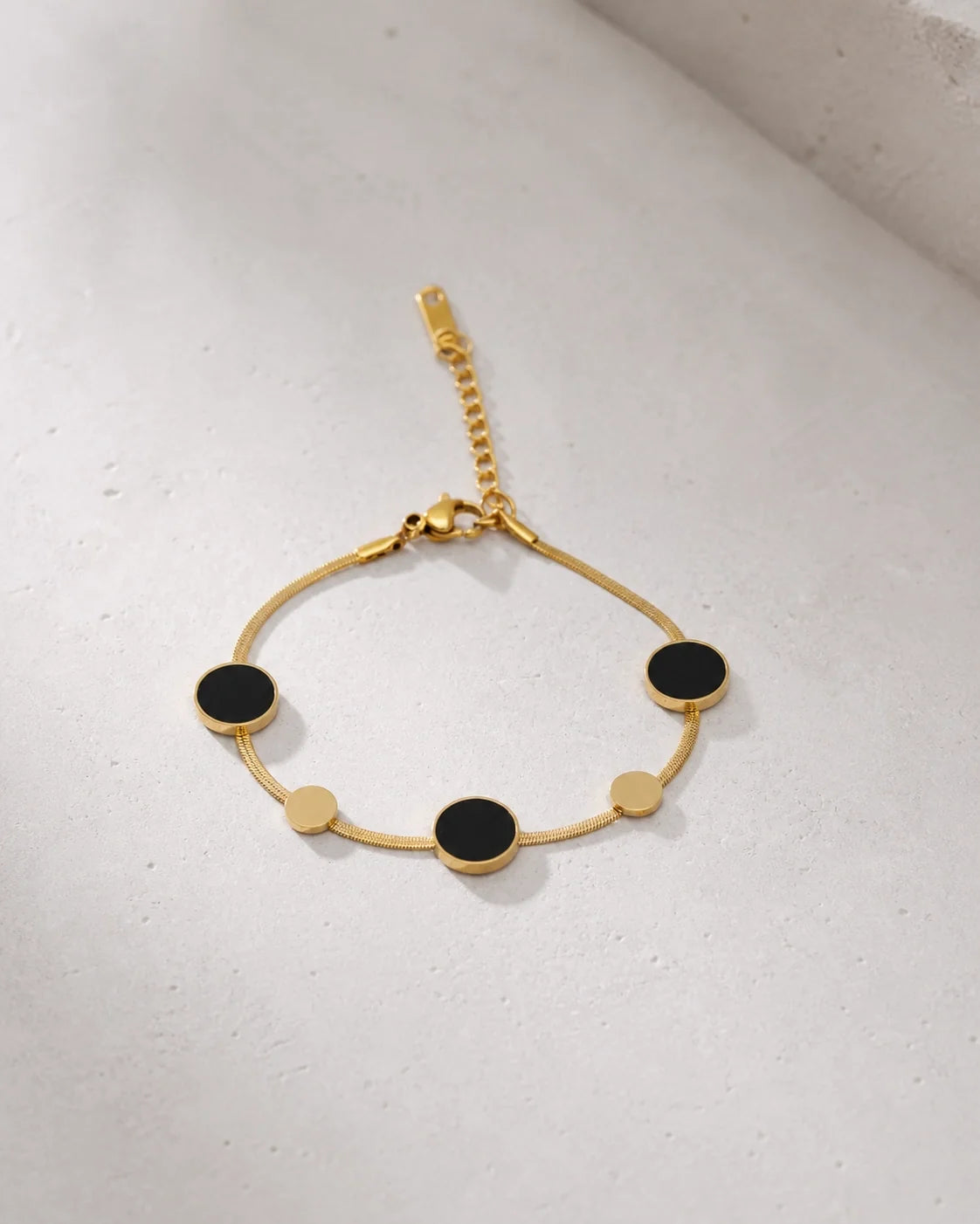 Black gold round Bracelet - Gold Black — product image